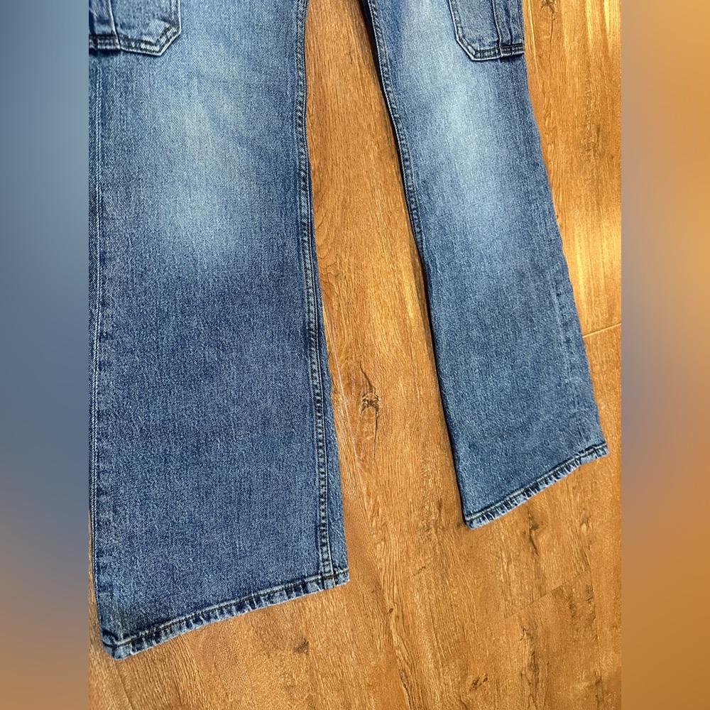 Aeropostale Blue Relaxed Jeans with Subtle Fading - Picture 4 of 7
